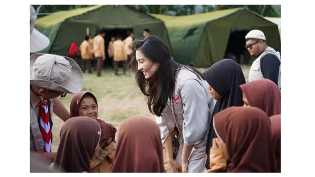 6 Potret Raline Shah Jadi Relawan di Lombok Barat, Rasakan Indahnya Kebersamaan
