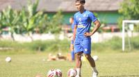Gelandang Arema FC, Hendro Siswanto. (Bola.com/Iwan Setiawan)
