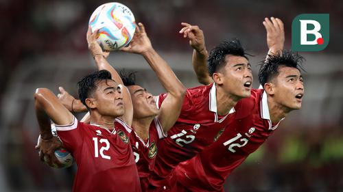 Foto: Menilik Kembali Lemparan Maut Pratama Arhan, Sukses Berikan Ancaman di Muka Gawang Emiliano Martinez