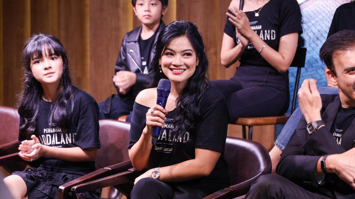 4 Alasan Titi Kamal Main Film Perumahan Laddaland, Kali Pertama Syuting Bareng Awi Suryadi