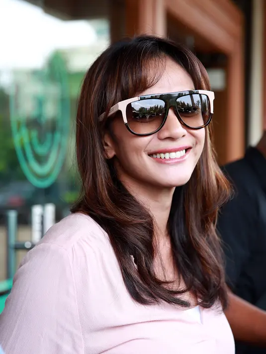 Proses sidang yang lama, seperti ia bermain dalam FTV religius yang pernah ia perankan. (Deki Prayoga/Bintang.com)