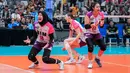 Selebrasi pemain Jakarta BIN, Megawati Hangestri (kiri) setelah mencetak poin kemenangan atas Jakarta Electric PLN pada laga grand final PLN Mobile Proliga 2024 di Indonesia Arena, Senayan, Jakarta, Sabtu (20/7/2024) malam WIB. Jakarta BIN menjadi juara setelah menang 3-2 (25-21, 25-20, 22-25, 21-25 dan 17-15) atas Jakarta Electric PLN. (Bola.com/Bagaskara Lazuardi)