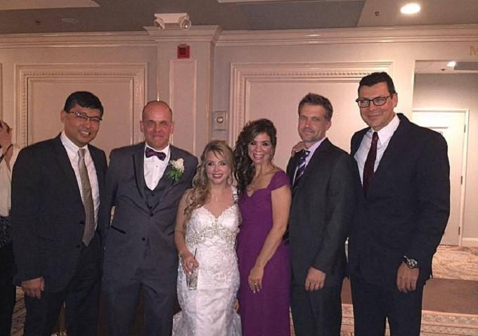 Christopher Dempsey dan Heather Krueger melangsungkan pernikahan (Facebook/Christopher Dempsey) 