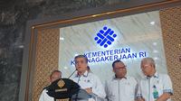 Menaker Yassierli dalam Konferensi Pers di Gedung Kemnaker, Jakarta, Senin (13/10/2025). (Foto: Liputan6.com/Tira Santia)