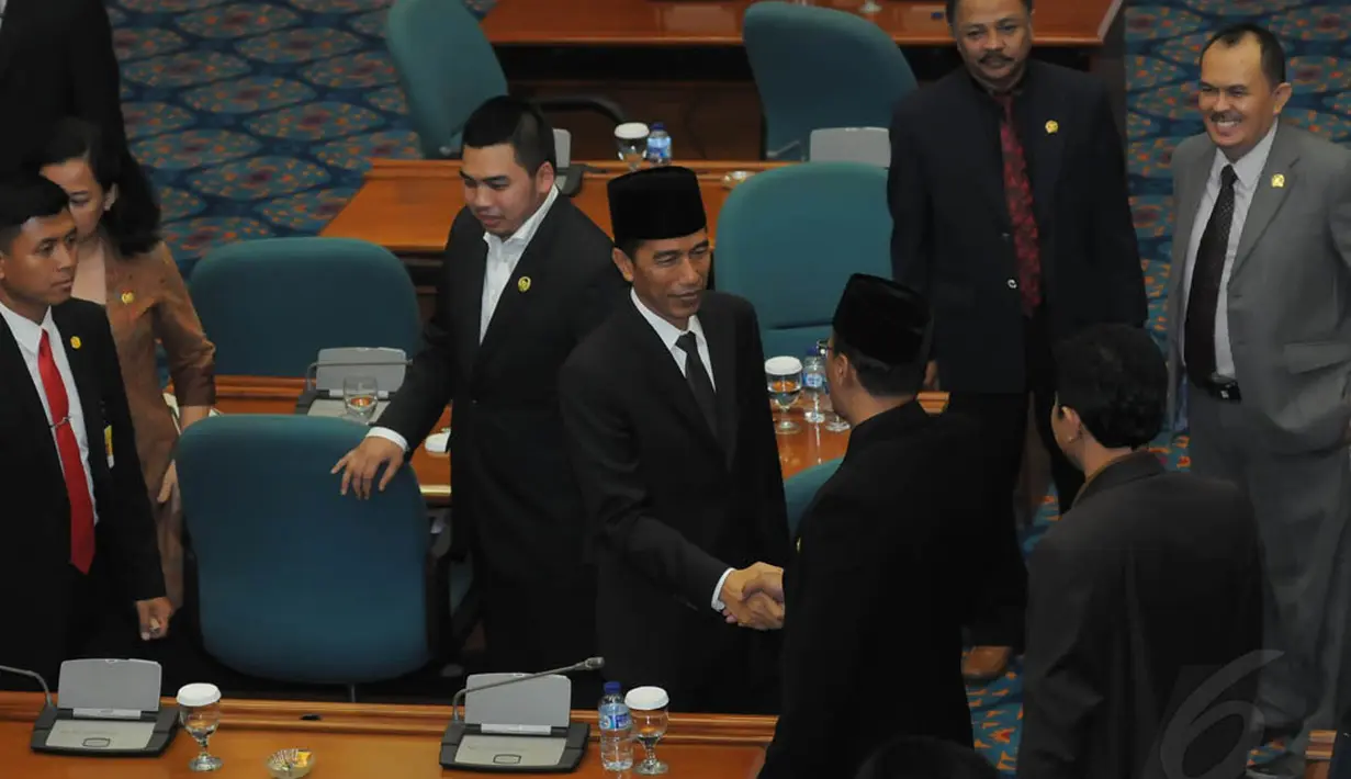 Lagu Jali-Jali mengiringi acara salam perpisahan Jokowi kepada para anggota DPRD DKI Jakarta, (2/10/14). (Liputan6.com/Herman Zakharia) 