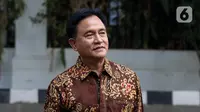 Yusril Ihza Mahendra, seorang advokat, akademisi di bidang hukum tata negara, politikus, dan salah seorang tokoh pemikir dan intelektual Indonesia. Ia pernah menjabat sebagai Menteri Hukum dan Hak Asasi Manusia Indonesia pada era Presiden Abdurrahman Wahid dan Megawati Soekarnoputri. (Liputan6.com/Herman Zakharia)