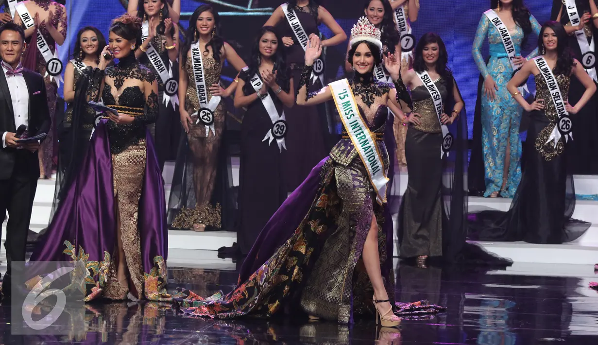 Miss Internasional 2015, Edymar Martinez saat menghadiri acara grand final Putri Indonesia 2016 di Jakarta Convention Center, Jakarta, Jumat (20/2/2016). (Liputan6.com/Herman Zakharia)