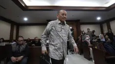 Terdakwa kasus dugaan gratifikasi dan Tindak Pidana Pencucian Uang (TPPU) yang juga mantan Sekretaris Mahkamah Agung (MA), Nurhadi, sesaat sebelum menjalani sidang pembacaan putusan di Pengadilan Tindak Pidana Korupsi (Tipikor) Jakarta, Rabu (1/4/2026). Hari ini Rabu (1/4/2026), Majelis Hakim Pengadilan Tindak Pidana Korupsi (Tipikor) Jakarta membacakan vonis terhadap mantan Sekretaris Mahkamah Agung (MA), Nurhadi, terkait kasus dugaan gratifikasi dan Tindak Pidana Pencucian Uang (TPPU). (Kapanlagi.com/Budy Susanto)