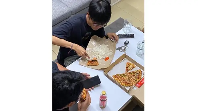 6 Potret Orang saat Makan Ini Bisa Bikin Geregetan