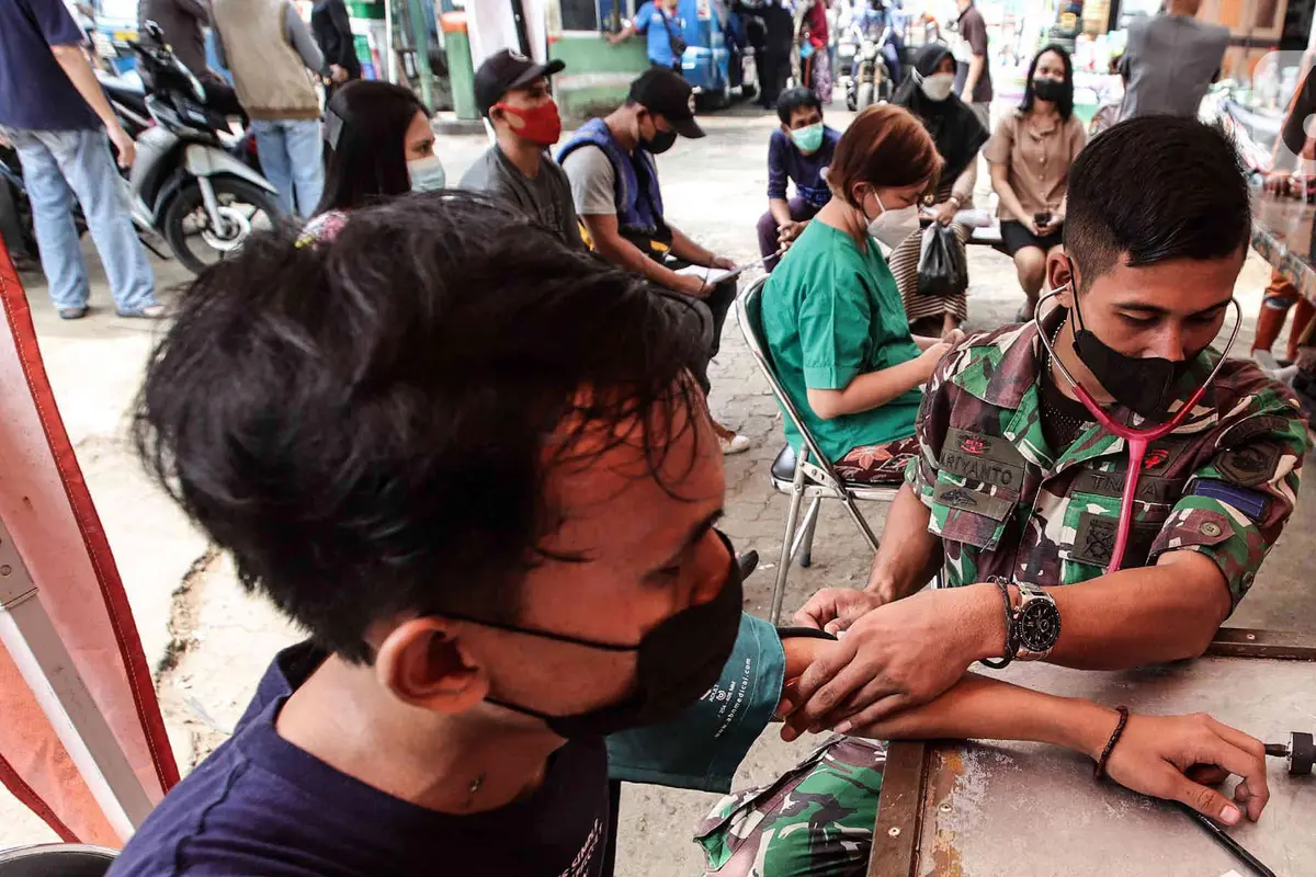 Vaksinasi Booster COVID-19 di Pasar Palmerah