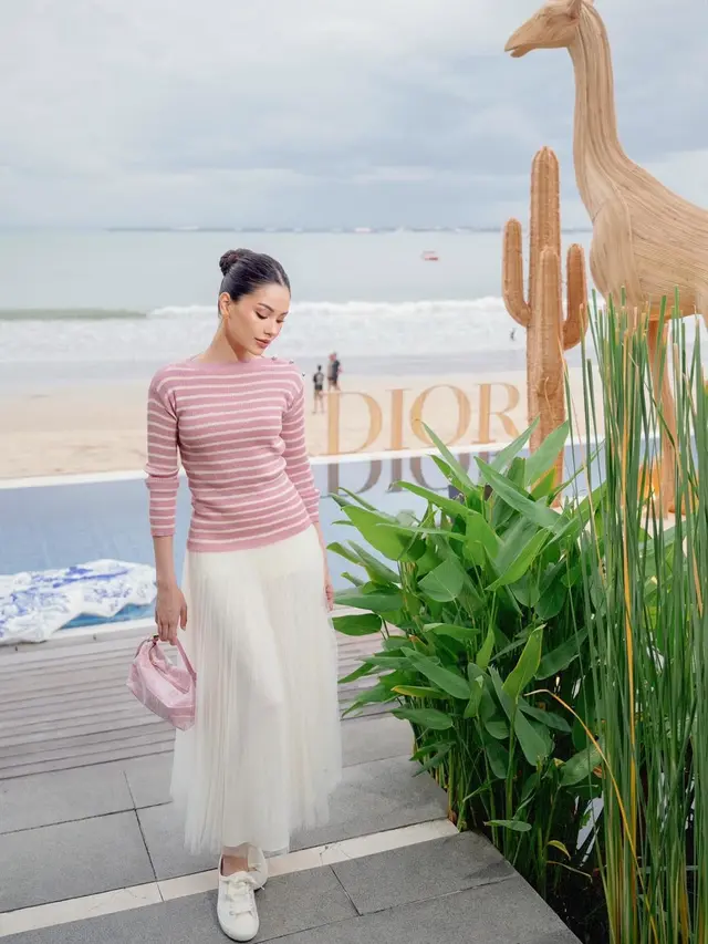 Gaya Serba Pink Alyssa Daguise di Dioriviera Bali, Sentuhan Feminin nan Mewah dengan Tas Dior Rp24,6  Juta-an