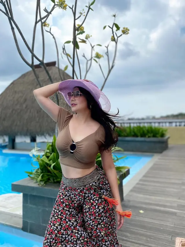 [Fimela] Potret Tessa Kaunang di Usia 45 tahun