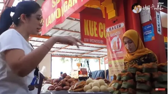 Habiskan Rp 13 Juta, Ini 6 Gaya Ussy Sulistiawaty saat Belanja di Pasar