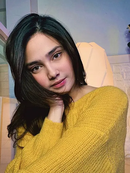 Ketimbang memikirkan omongan haters, Syifa Hadju lebih bersyukur karena memiliki penggemar yang selalu setia. Ia pun lebih memilih untuk memperhatikan orang-orang yang selalu mendukungnya. (Instagram/syifahadjureal)