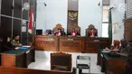 Suasana sidang gugatan perdata kasus dugaan pemerkosaan terhadap staf Dewas BPJS Ketenagakerjaan, RA, di PN Jakarta Selatan, Rabu (13/3). Sidang ditunda lantaran pihak pengacara tergugat dua dan tiga tidak hadir. (Liputan6.com/Herman Zakharia)