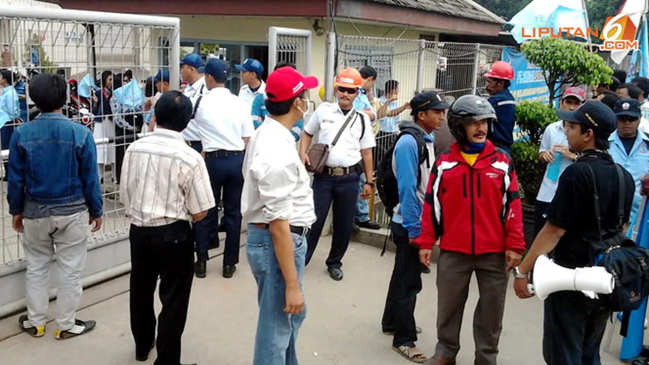 buruh-ngotot-131031b.jpg