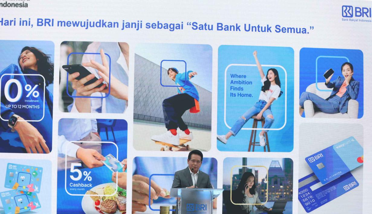 Menurut Direktur Utama PT Bank Rakyat Indonesia (Persero) Tbk, Hery Gunardi, BRI kini hadir sebagai bank dengan identitas yang jelas dan prinsip yang kuat. Tampak dalam foto, Direktur Utama PT Bank Rakyat Indonesia (Persero) Tbk, Hery Gunardi saat memberi sambutan pada acara Launching BRI Corporate Rebranding, di Menara BRIlian Jakarta, Selasa (16/12/2025). (Kapanlagi.com/Budy Santoso)