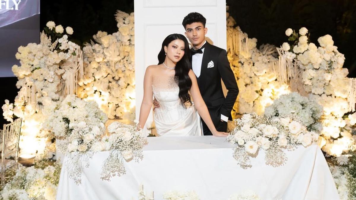 6 Potret Dekorasi Resepsi Pernikahan Hanum Mega, Serba Putih dan Penuh Bunga