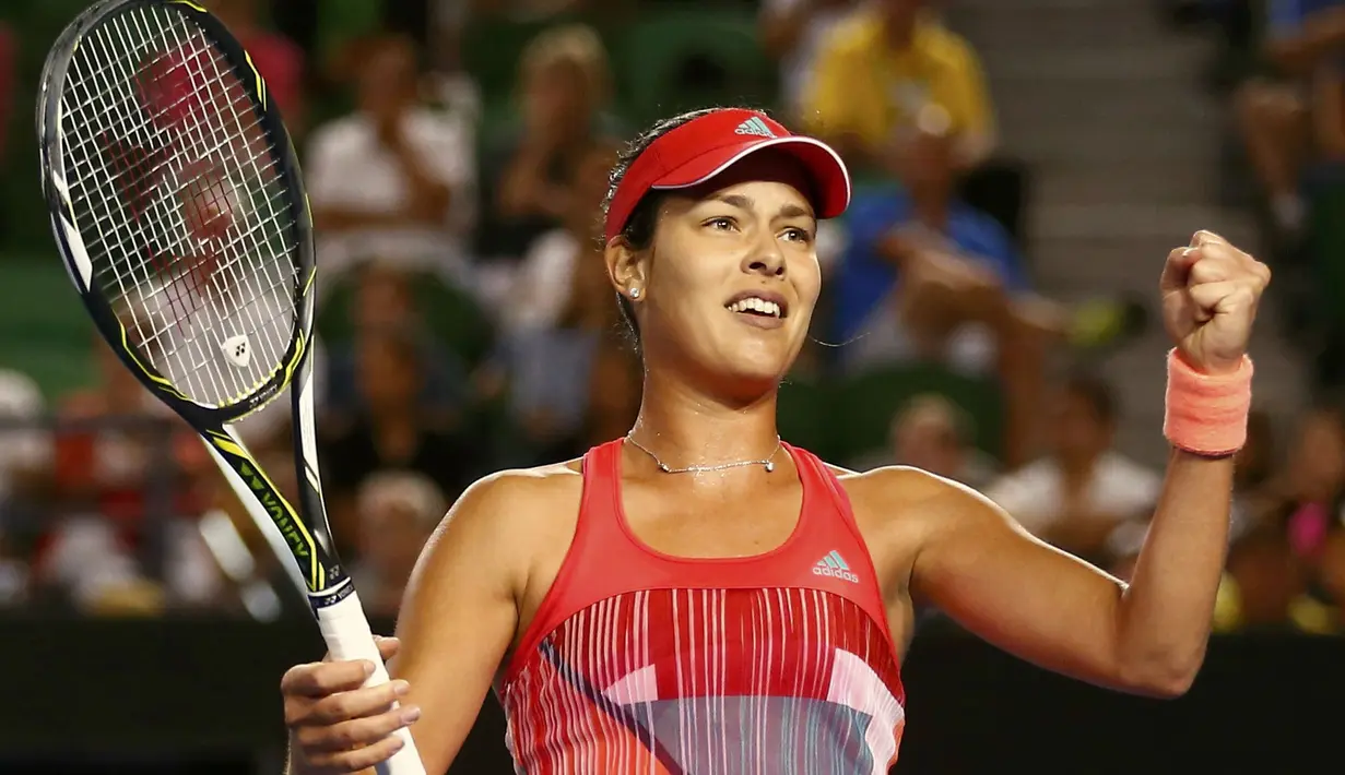Ana Ivanovic mengepalkan tangan setelah menang atas lawannya pada Australia Open 2016 di Melbourne Park, Australia, Kamis (21/01/2016). (REUTERS/Thomas Peter)