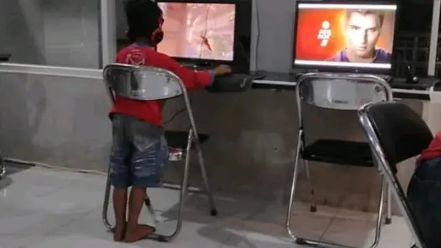 7 Potret Kocak Kejadian Tak Biasa di Warnet, Bikin Kamu Mikir