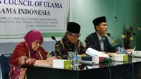 (kanan-tengah) Sekretaris Komisi Fatwa MUI, Asrorun Niam Sholeh dan Ketua Komisi Fatwa MUI, Hasanuddin AF. (Liputan6.com/ Andina Librianty)