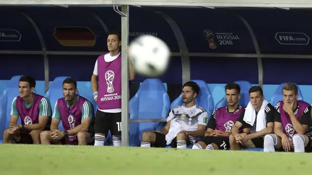 Mesut Ozil, Timnas Jerman, Pensiun