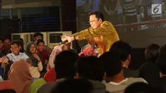Motivator Tung Desem Waringin saat menjadi narasumber di EGTC 2017 di UGM, Yogyakarta, Rabu (1/11). EGTC 2017 menghadirkan tokoh-tokoh inspiratif dengan tujuan agar para mahasiswa memperoleh pengalaman dan wawasan baru. (Liputan6.com/Helmi Afandi)