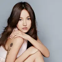 Seksi dan bertato, tubuh Lee Hyori dipenuhi tulisan tangan penggemar. (pinterest)