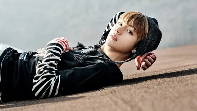 V `BTS`