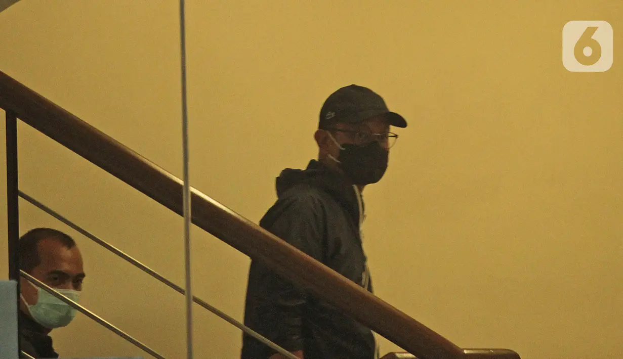 Menteri Sosial Juliari P Batubara tiba di Gedung KPK, Jakarta, Minggu (6/12/2020). Juliari Batubara ditetapkan sebagai tersangka dugaan menerima suap terkait pengadaan bantuan sosial COVID-19 di Kementerian Sosial usai Operasi Tangkap Tangan (OTT) pejabat Kemensos. (Liputan6.com/Herman Zakharia)