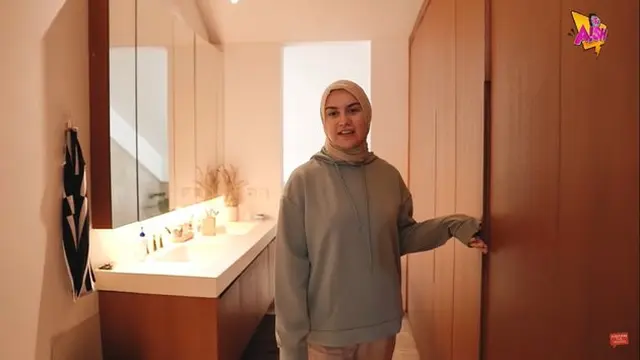 7 Potret Kamar Irish Bella dan Ammar Zoni, Banyak Hiasan Kaligrafi