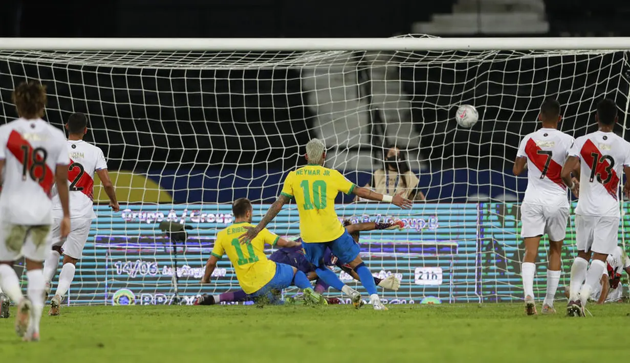 Ini menjadi kemenangan kedua Brasil dan juga menjaga clean sheet sejak di laga pertama mengalahkan Venezuela 3-0. (AP/Silvia Izquierdo)