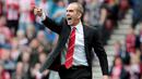 Paolo Di Canio membuat aturan ketat saat menahkodai Sunderland pada tahun 2013. Pelatih asal Italia itu melarang para pemainnya untuk mengonsumsi es. Selain es ia juga melarang pemainya menikmati kopi, saus tomat, mayones, dan minuman bersoda.