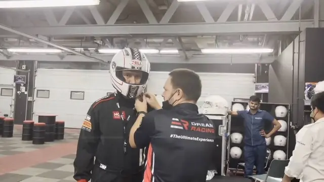 Tampil Keren, Ini 7 Gaya Christian Sugiono Jajal Mobil F1 di Dubai