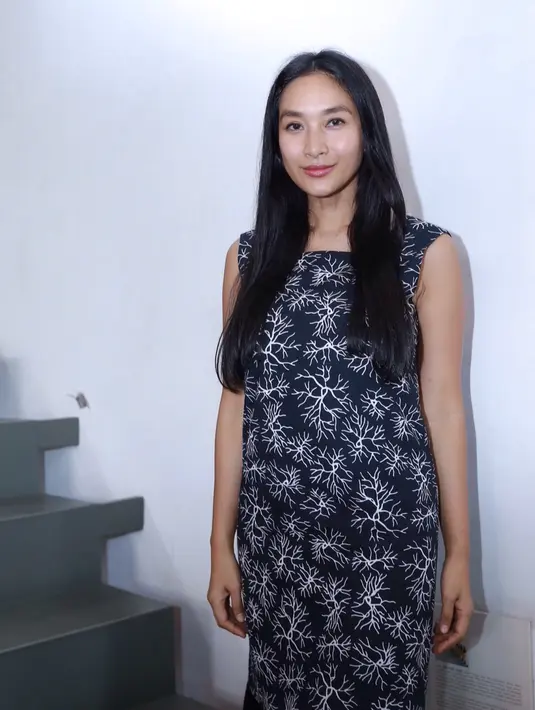 Happy Salma mengaku, beberapa bulan lalu ketemu dengan Lulu Tobing bersama dengan kakak dan adiknya. Meski tidak didampingi suaminya, Happy Salma hanya berpikir positif. (Galih W. Satria/Bintang.com)