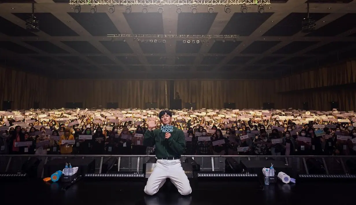 Dalam unggahan Instagram, Ji Chang Wook membagikan beberapa kegiatannya saat di Jakarta. Bintang film 'Fabricated City' itu menyempatkan untuk berenang. Terakhir, ia mengucapkan terima kasih dan menuliskan pesan "Aku Cinta Kalian" dalam keterangan foto keseruan fan meetingnya di Jakarta. (Liputan6.com/IG/@jichangwook)