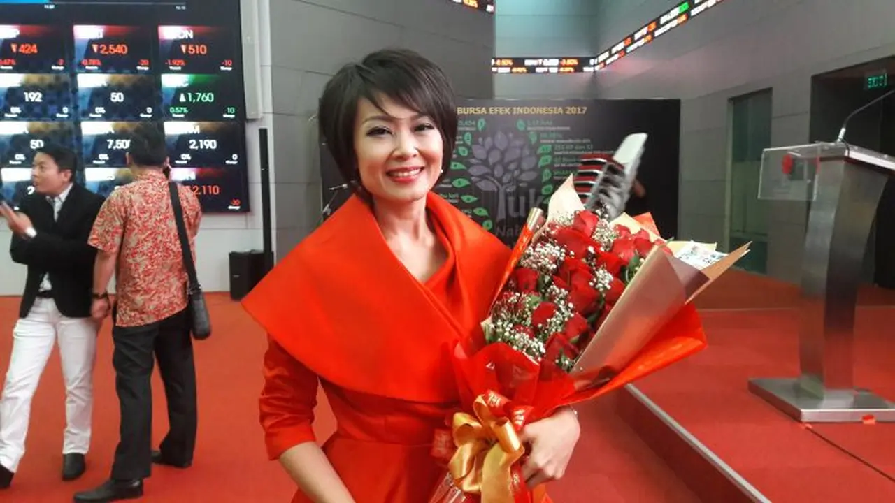 Linda Lee, investor sekaligus ibu rumah tangga merilis buku baru di Bursa Efek Indonesia (BEI) yang berjudul Cara Asyik Baca Grafik, Rabu (28/3/2018)