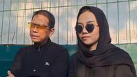 Doddy Sudrajat dan anaknya Mayang berziarah ke makam Vanessa Angel Rabu (22/3/2023) jelang Ramadhan.
