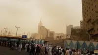 Kesaksian Jemaah: Cuaca Makkah Mendadak Sejuk Saat Mbah Moen Wafat