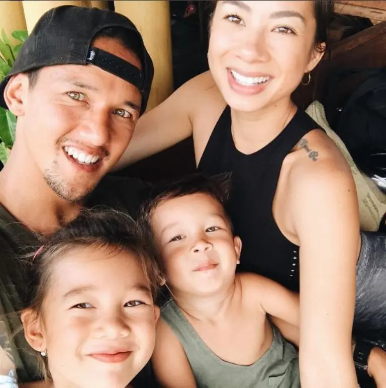 Jennifer Bachdim bersama suami dan kedua anaknya (Instagram/jenniferbachdim)