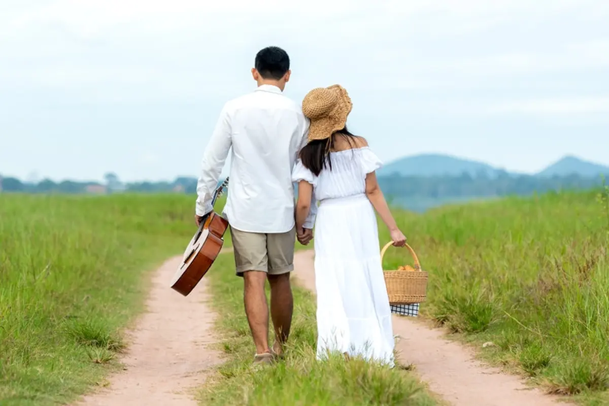 couple bahagia romantis