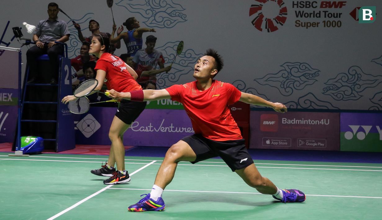 Hafiz Faizal/Serena Kani, pasangan yang kini berada di luar pelatnas dan baru saja "diceraikan" dengan pasangannya masing-masing ini harus angkat koper usai kalah dari pasangan Malaysia, Soong Joo Ven/Goh Liu Ying yang juga baru dipasangkan. (Bola.com/Bagaskara Lazuardi)