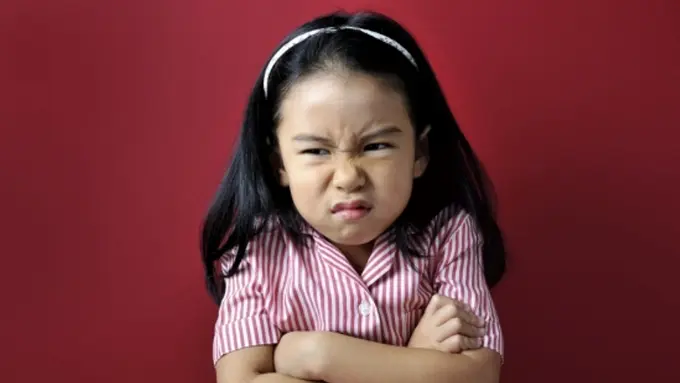 9 Gambar GIF yang Mewakili Ekspresi Kekesalan Cewek ke Pacarnya