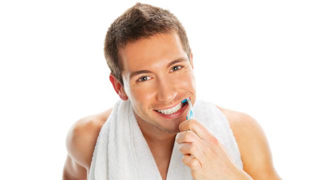 Menjaga kebersihan mulut dan gigi