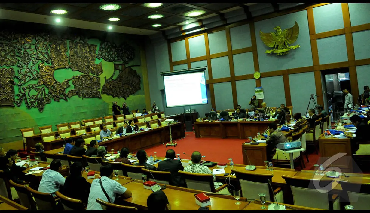 Suasana rapat dengar pendapat umum Komisi X DPR RI dengan perwakilan dari PSSI di Ruang Rapat Komisi X Nusantara I Gedung DPR RI, Jakarta, Kamis (15/1/2015). (Liputan6.com/Faisal R Syam)