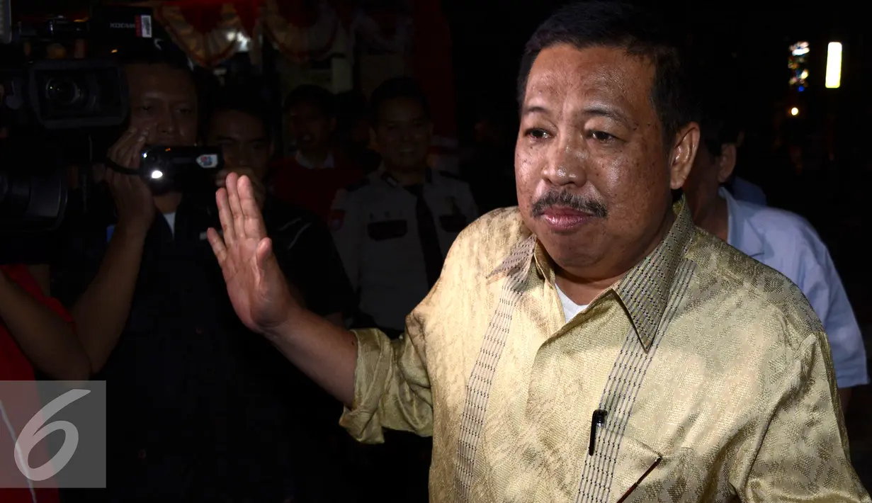 Anggota DPRD Kabupaten Musi Banyuasin (Muba), Islan Hanura usai menjalani pemeriksaan KPK, Jakarta, Rabu (26/8/2015). Islan diperiksa KPK sebagai saksi terkait dugaan suap pembahasan RAPBD 2015 dan LKPJ 2014. (Liputan6.com/Yoppy Renato)