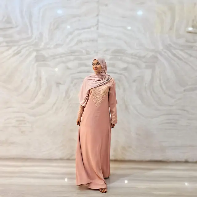 7 Potret Rini Yulianti Tampil Berhijab saat Pengajian, Banjir Pujian