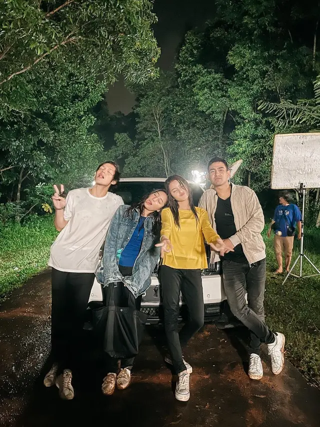 Main Sinetron Baru, Ini 7 Potret Dannia Salsabilla Bersama Para Pemain Garis Cinta
