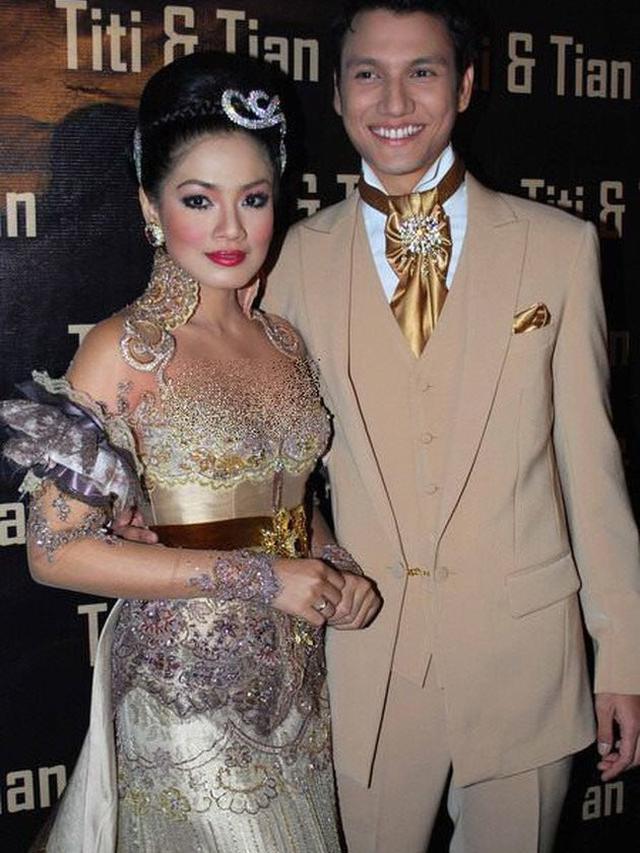 6 Potret Perjalanan Cinta Titi Kamal dan Christian Sugiono, Diterpa Isu Perselingkuhan
