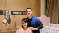 Rosiana Dewi dan Handika Pratama jelang persalinan (Foto: Instagram @handikapratama20)